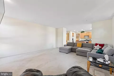 Living - 8108 Whittham Dr, Brandywine, MD 20613 photo 2 of 3
