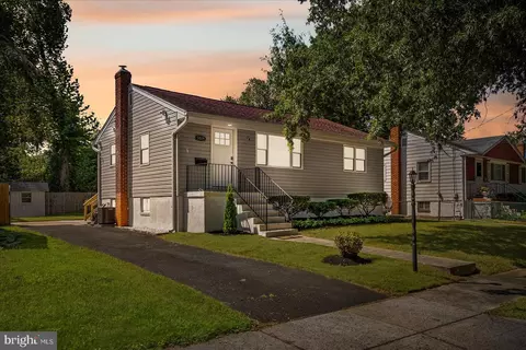 5009 Ravenswood Rd, Riverdale, MD 20737