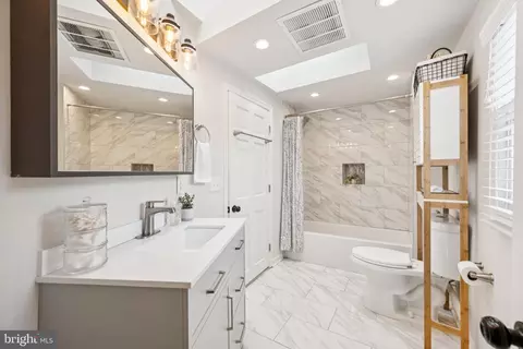 Bath - 4014 37th St, Mount Rainier, MD 20712 photo 3 of 4