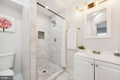 Bath - 4014 37th St, Mount Rainier, MD 20712 photo 2 of 4