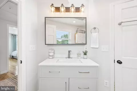 Bath - 4014 37th St, Mount Rainier, MD 20712 photo 4 of 4