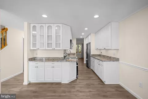 8493 Snowden Oaks Pl, Laurel, MD 20708 photo 3