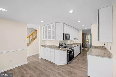 8493 Snowden Oaks Pl, Laurel, MD 20708 photo 4