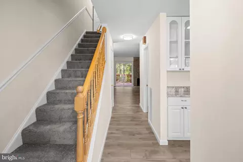 8493 Snowden Oaks Pl, Laurel, MD 20708 photo 2
