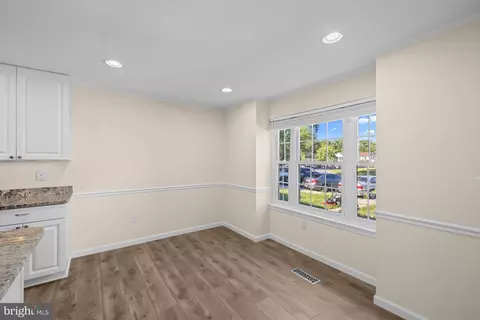 8493 Snowden Oaks Pl, Laurel, MD 20708 photo 5