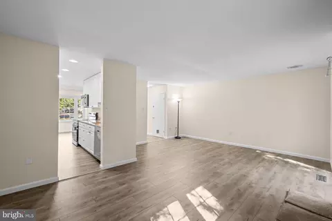 8493 Snowden Oaks Pl, Laurel, MD 20708 photo 12