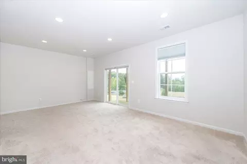 Living - 1013 Highpoint Trl, Laurel, MD 20707 photo 5 of 8