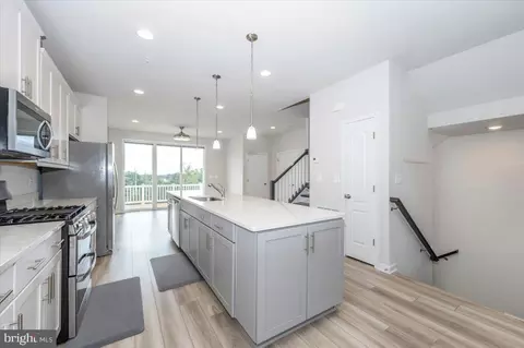 Entry Way - 1013 Highpoint Trl, Laurel, MD 20707 photo 4 of 11