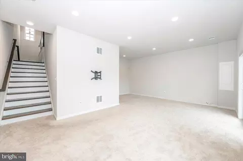 Living - 1013 Highpoint Trl, Laurel, MD 20707 photo 6 of 8