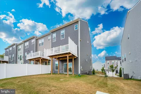 Exterior - 1013 Highpoint Trl, Laurel, MD 20707 photo 7 of 9