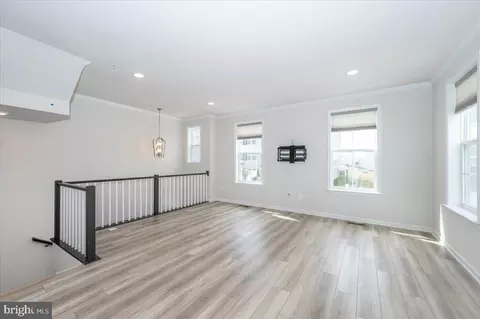Living - 1013 Highpoint Trl, Laurel, MD 20707 photo 3 of 8