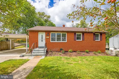 6702 Longridge Dr, Lanham, MD 20706