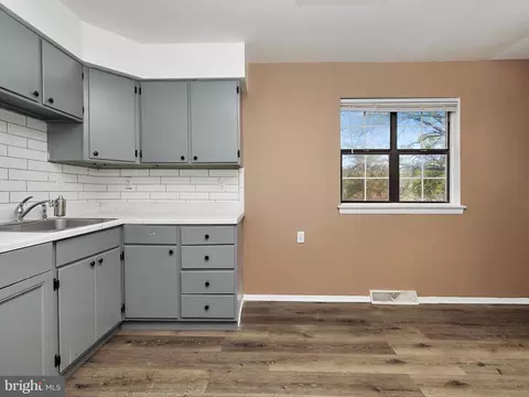 8010 Sandy Spring Rd, Laurel, MD 20707 photo 11