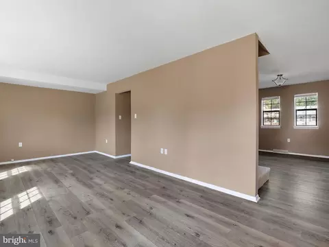 8010 Sandy Spring Rd, Laurel, MD 20707 photo 5