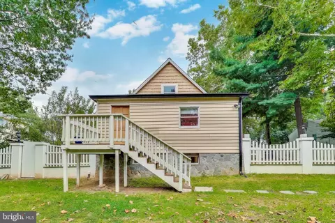 9211 Fowler Ln, Lanham, MD 20706