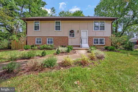 9110 Stuart Ln, Clinton, MD 20735