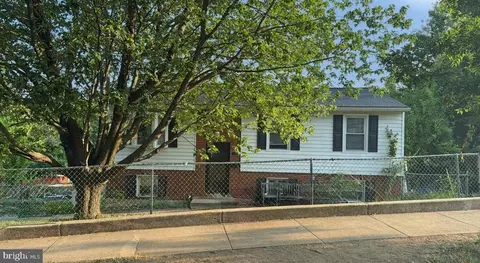 1211 Doewood Ln, Capitol Heights, MD 20743