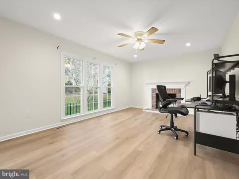 Living - 8806 Admiral Dr, Laurel, MD 20708 photo 8 of 9