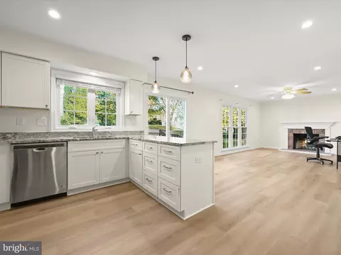 Kitchen - 8806 Admiral Dr, Laurel, MD 20708 photo 4 of 5