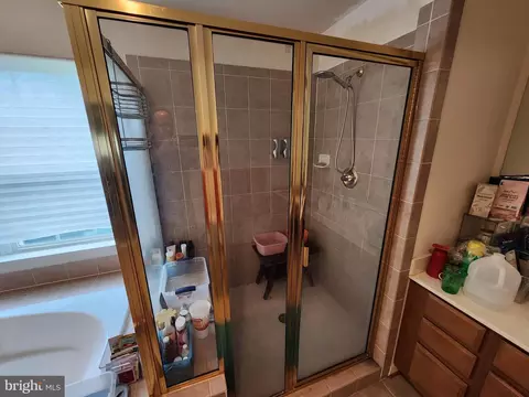 Bath - 9815 Oxbridge Way, Bowie, MD 20721 photo 1 of 2