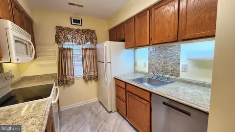 9264 Cherry Ln #48, Laurel, MD 20708 photo 2