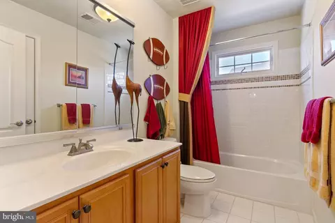 Bath - 4204 Rolling Paddock Dr, Marlboro, MD 20772 photo 3 of 5