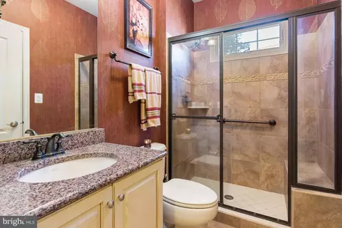 Bath - 4204 Rolling Paddock Dr, Marlboro, MD 20772 photo 5 of 5