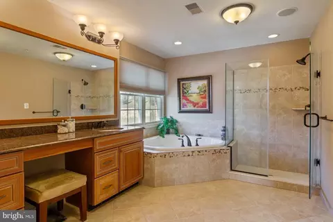 Bath - 4204 Rolling Paddock Dr, Marlboro, MD 20772 photo 1 of 5
