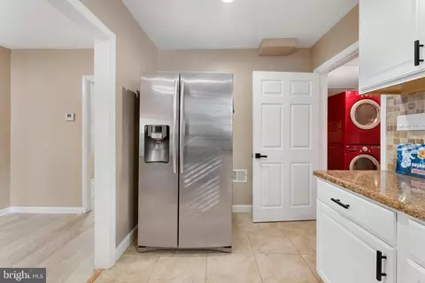Entry Way - 8205 Willow St, Laurel, MD 20707 photo 4 of 6