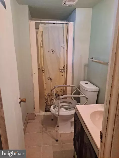 Bath - 8701 Crandall Rd, Lanham, MD 20706 photo 1 of 1