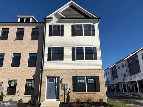 5236 Dry Creek Ln, Marlboro, MD 20772