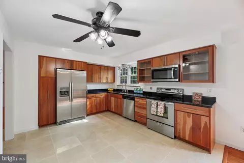 Kitchen - 11718 Basswood Dr, Laurel, MD 20708 photo 2 of 2