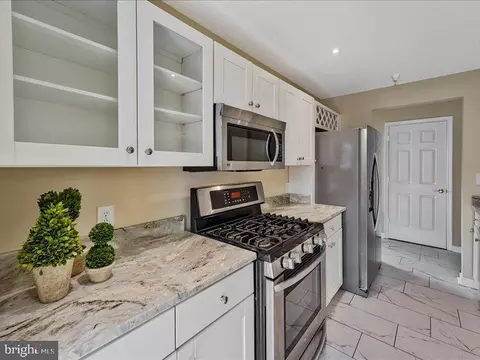 6522 Lake Park Dr #105, Greenbelt, MD 20770