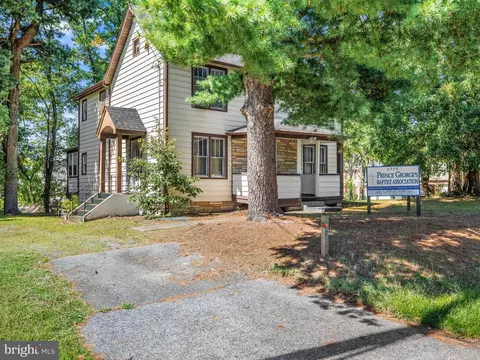 6318 Princess Gdn, Lanham, MD 20706