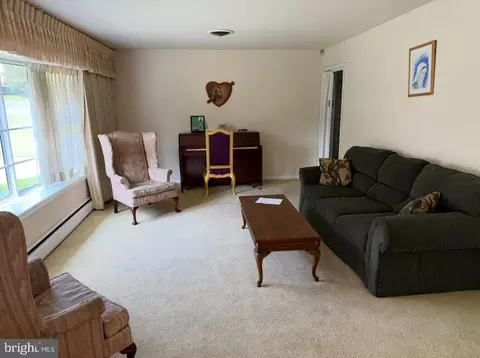 Living - 7402 Lois Ln, Lanham, MD 20706 photo 1 of 2