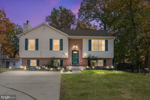 6401 Seta Dr, Lanham, MD 20706