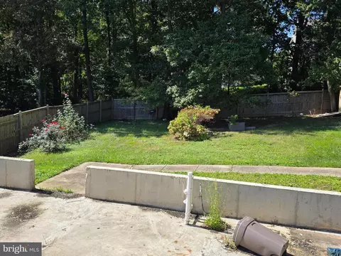 13100 Golden Oak Dr, Laurel, MD 20708 photo 5
