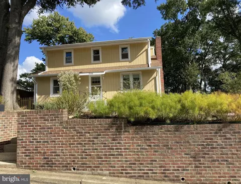5116 Iroquois St, College Park, MD 20740