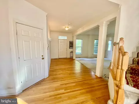 5802 Lawton Ct, Lanham, MD 20706 photo 2