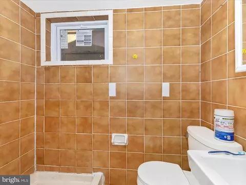 Bath - 9018 3rd St, Lanham, MD 20706 photo 2 of 3
