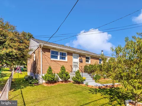 Exterior - 9018 3rd St, Lanham, MD 20706 photo 13 of 16
