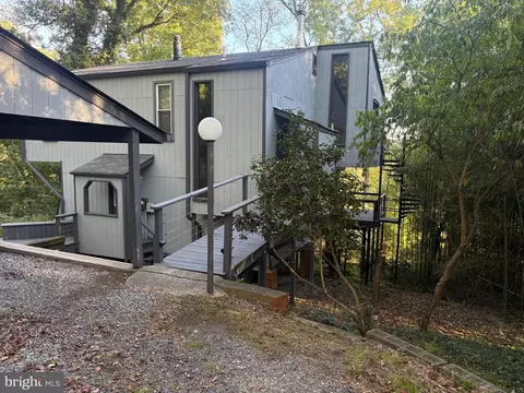 13825 Piscataway Dr, Fort Washington, MD 20744