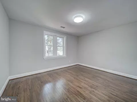 Bedroom - 401 Bryan Point Rd, Accokeek, MD 20607 photo 5 of 9