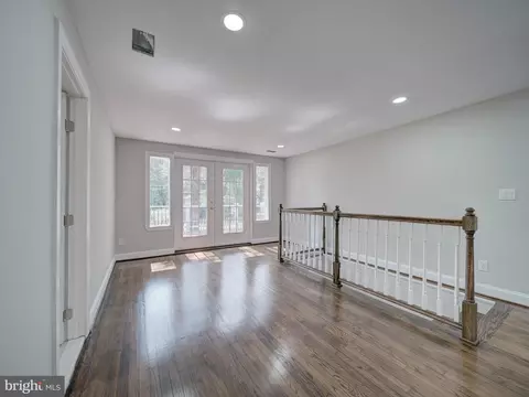 Living - 401 Bryan Point Rd, Accokeek, MD 20607 photo 5 of 9