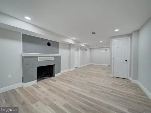 Living - 401 Bryan Point Rd, Accokeek, MD 20607 photo 9 of 9