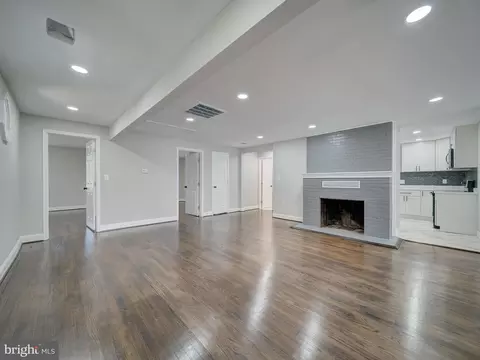 Living - 401 Bryan Point Rd, Accokeek, MD 20607 photo 3 of 9