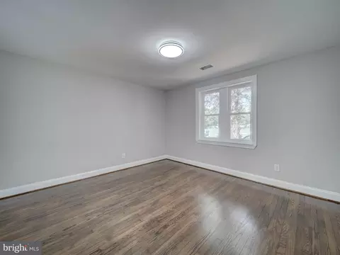 Bedroom - 401 Bryan Point Rd, Accokeek, MD 20607 photo 6 of 9