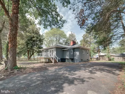 Exterior - 401 Bryan Point Rd, Accokeek, MD 20607 photo 4 of 5