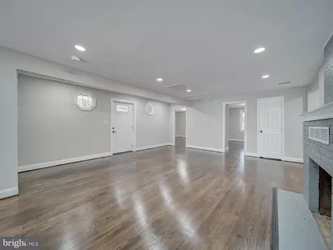 Living - 401 Bryan Point Rd, Accokeek, MD 20607 photo 2 of 9