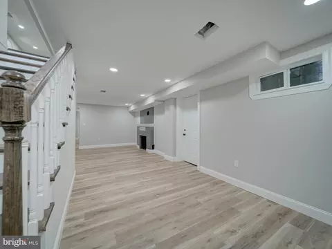 Living - 401 Bryan Point Rd, Accokeek, MD 20607 photo 7 of 9